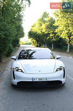 Седан Porsche Taycan 2021 в 