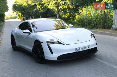 Седан Porsche Taycan 2021 в 