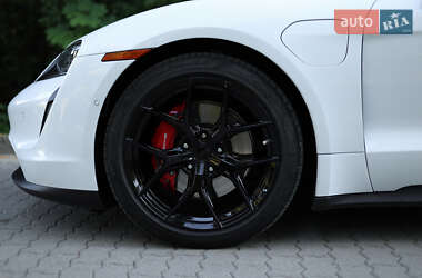 Седан Porsche Taycan 2021 в 