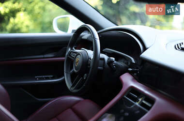 Седан Porsche Taycan 2021 в 