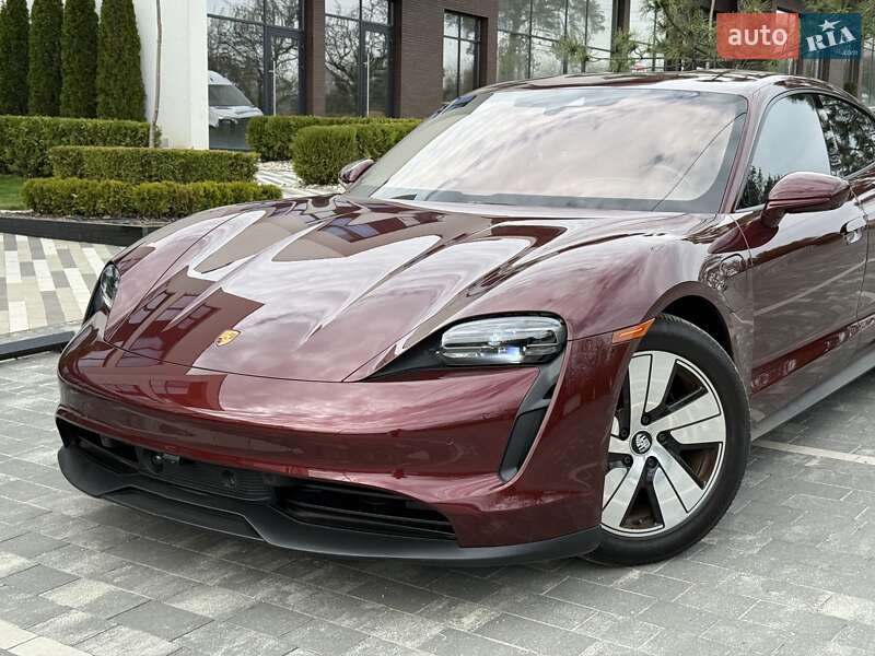 Седан Porsche Taycan 2023 в Ужгороде
