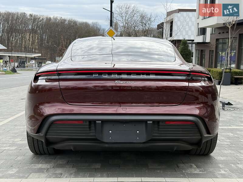 Седан Porsche Taycan 2023 в Ужгороде