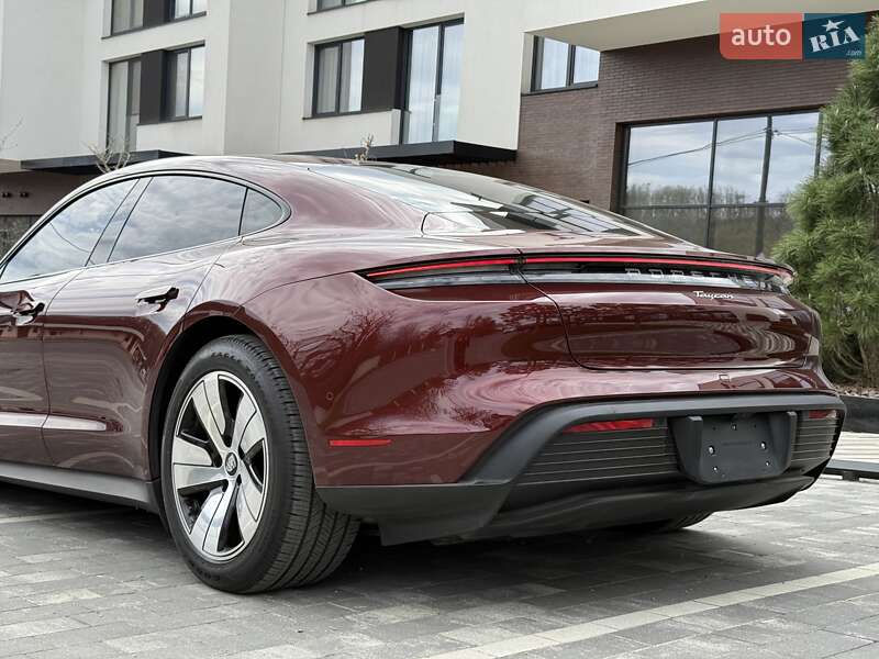 Седан Porsche Taycan 2023 в Ужгороде