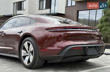 Седан Porsche Taycan 2023 в 