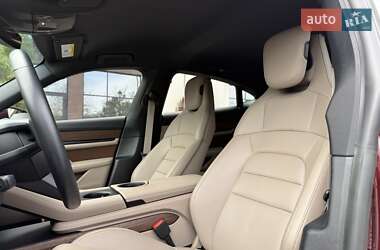 Седан Porsche Taycan 2023 в 