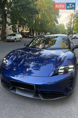 Седан Porsche Taycan 2023 в 