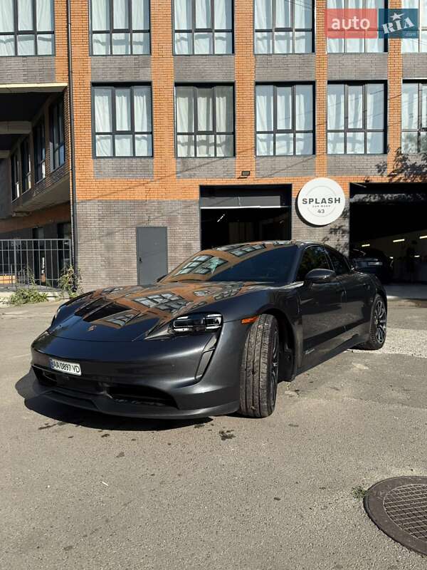 Седан Porsche Taycan 2022 в 