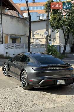 Седан Porsche Taycan 2022 в 
