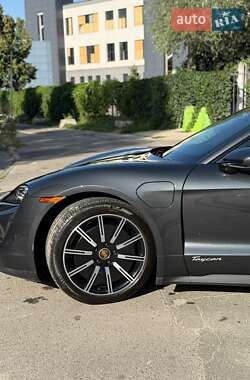 Седан Porsche Taycan 2022 в 