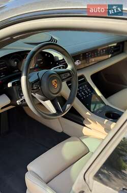 Седан Porsche Taycan 2022 в 