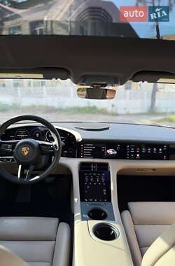 Седан Porsche Taycan 2022 в 