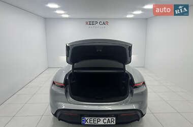 Седан Porsche Taycan 2023 в 
