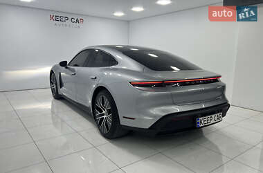 Седан Porsche Taycan 2023 в 