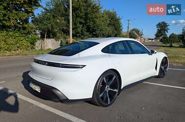 Седан Porsche Taycan 2020 в 