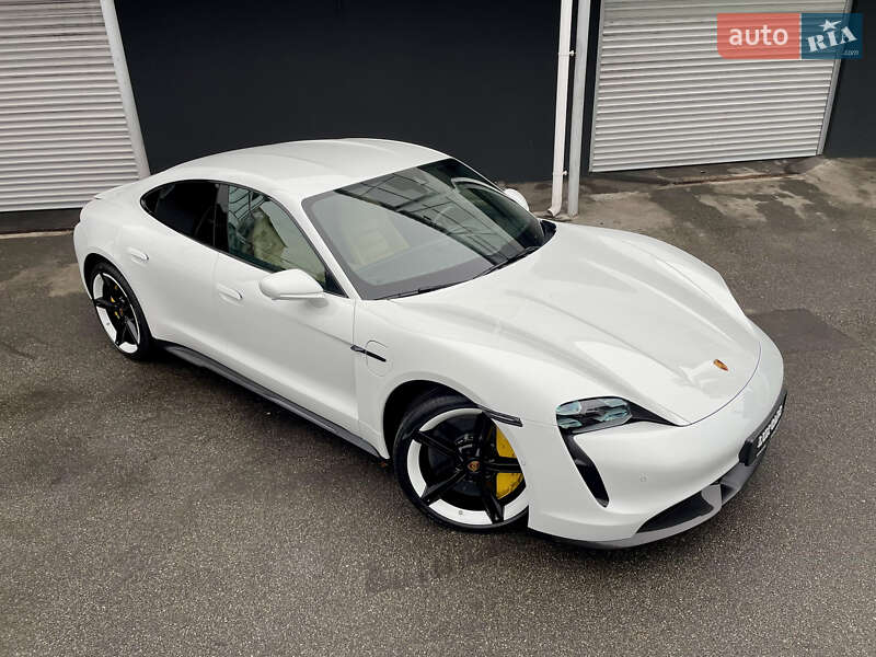 Седан Porsche Taycan 2020 в Киеве