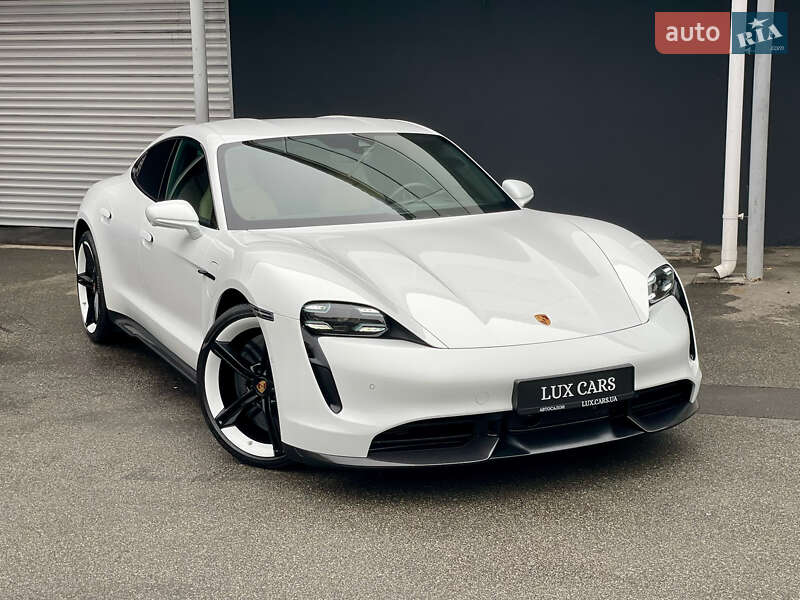 Седан Porsche Taycan 2020 в Киеве
