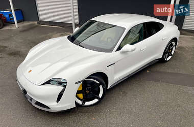 Седан Porsche Taycan 2020 в 
