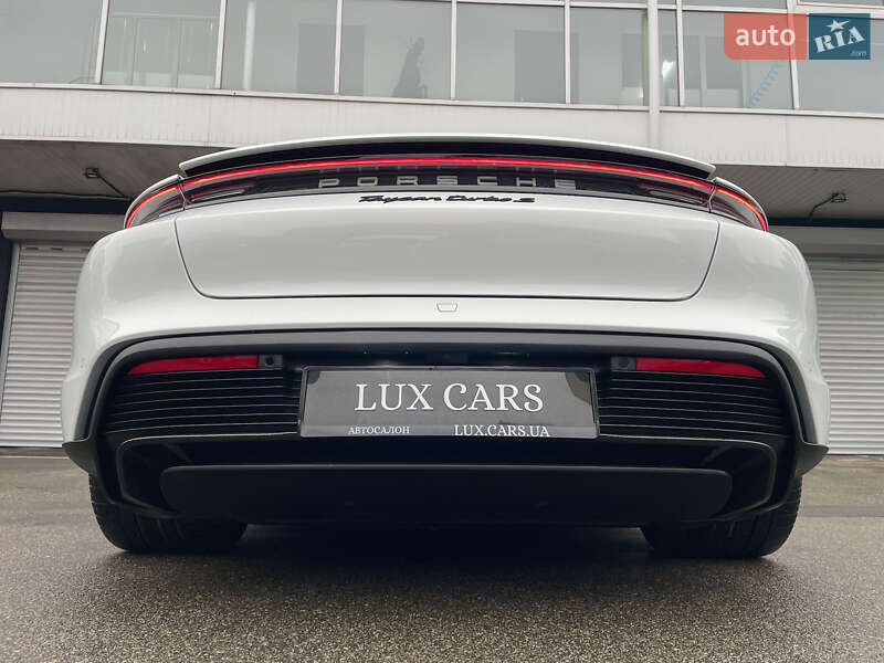 Седан Porsche Taycan 2020 в Киеве