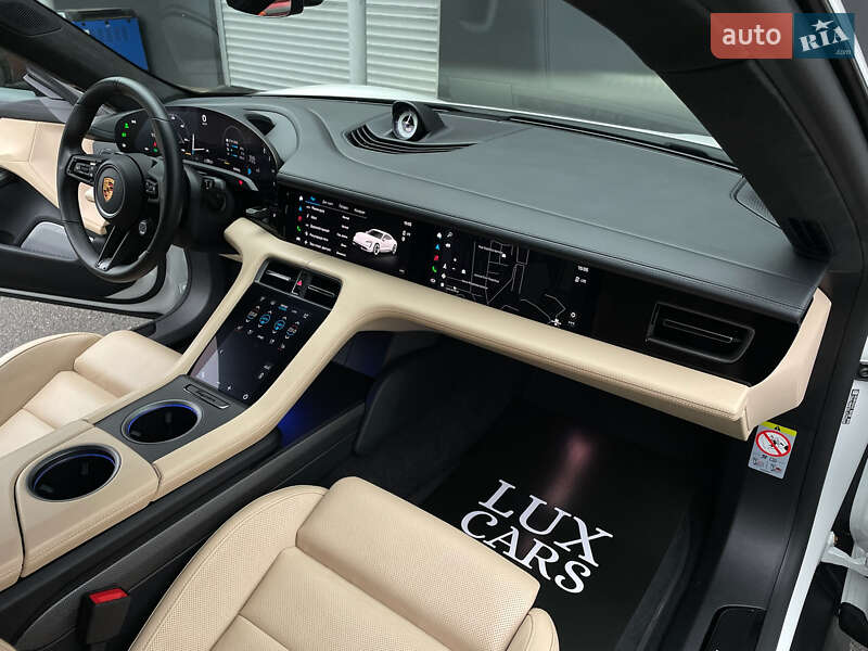 Седан Porsche Taycan 2020 в Киеве
