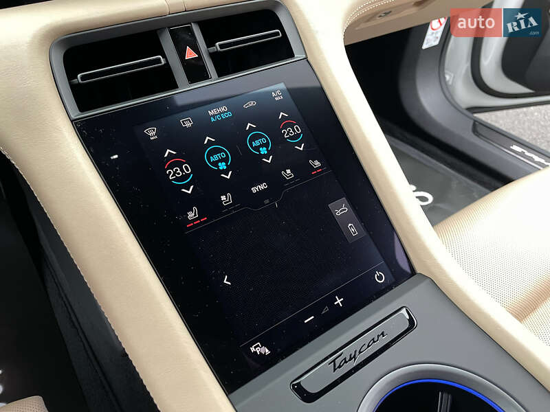 Седан Porsche Taycan 2020 в Киеве