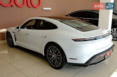 Седан Porsche Taycan 2022 в 