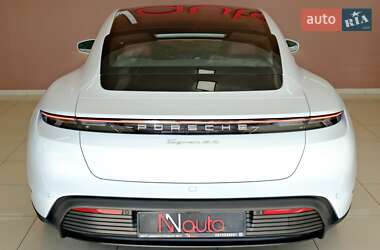 Седан Porsche Taycan 2022 в 