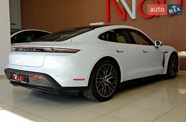 Седан Porsche Taycan 2022 в 