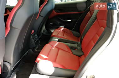 Седан Porsche Taycan 2022 в 