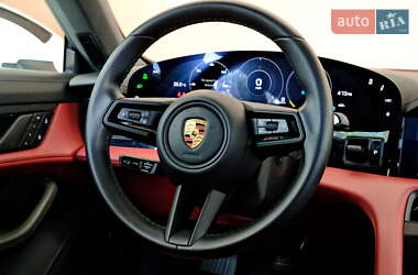 Седан Porsche Taycan 2022 в 