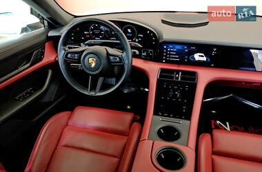 Седан Porsche Taycan 2022 в 
