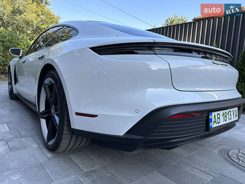 Седан Porsche Taycan 2020 в Виннице