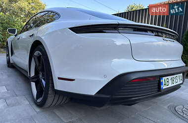 Седан Porsche Taycan 2020 в 