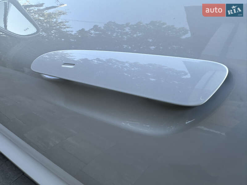 Седан Porsche Taycan 2020 в Виннице