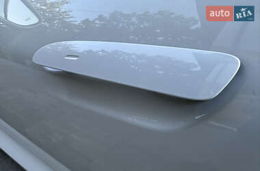 Седан Porsche Taycan 2020 в 