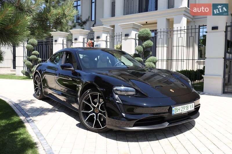 Седан Porsche Taycan 2023 в 
