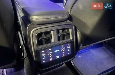 Седан Porsche Taycan 2020 в 