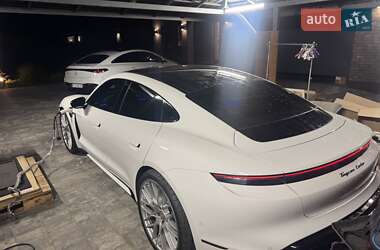 Седан Porsche Taycan 2020 в 