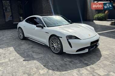Седан Porsche Taycan 2020 в 