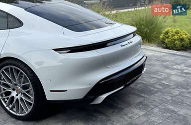Седан Porsche Taycan 2020 в 