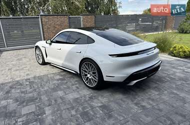 Седан Porsche Taycan 2020 в 