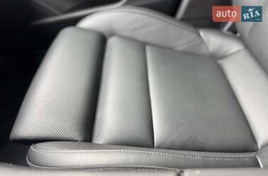Седан Porsche Taycan 2020 в 