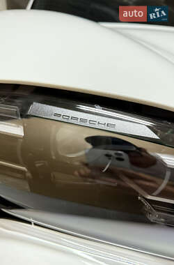 Седан Porsche Taycan 2020 в 
