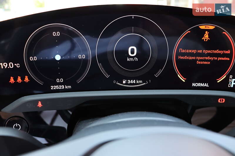 Седан Porsche Taycan 2021 в Львове