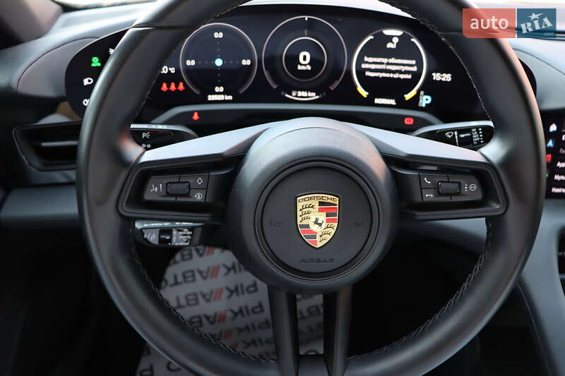 Седан Porsche Taycan 2021 в Львове