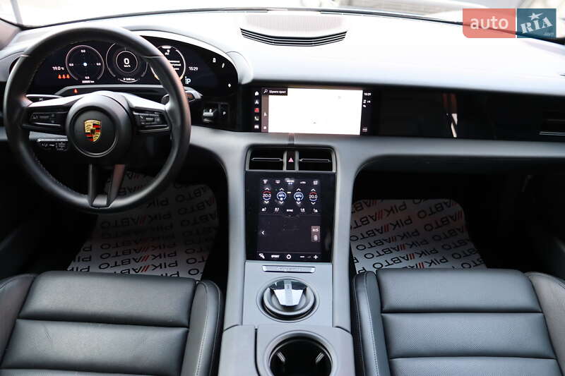 Седан Porsche Taycan 2021 в Львове