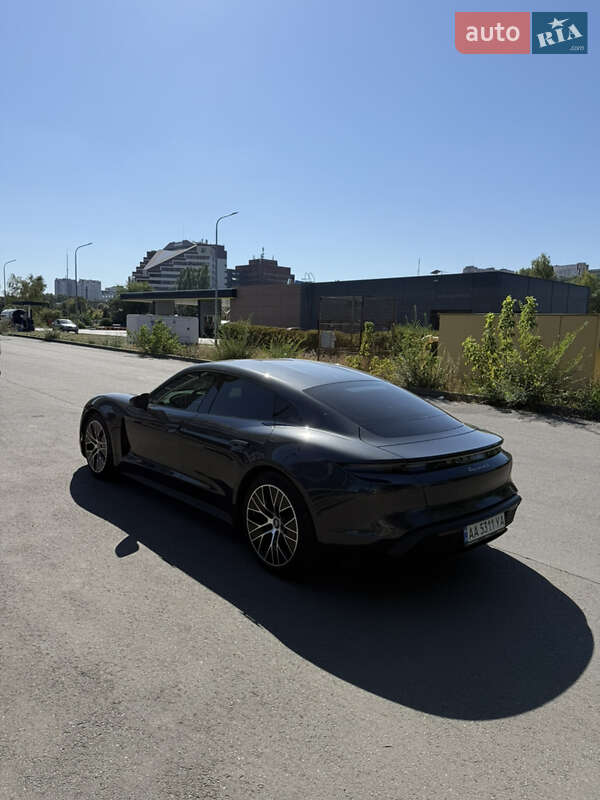 Седан Porsche Taycan 2020 в Дніпрі