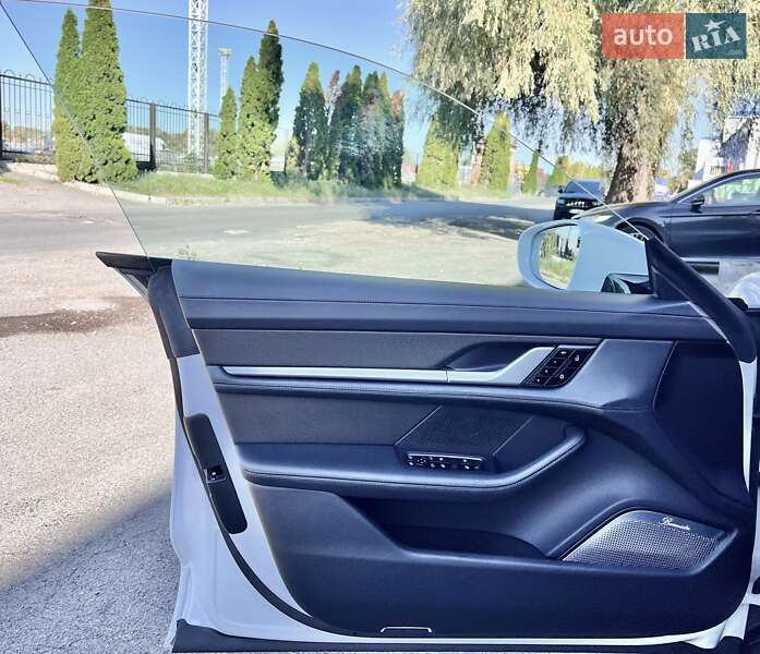 Седан Porsche Taycan 2020 в Киеве фото 20 Седан Porsche Taycan 2020 в Киеве
