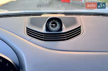 Седан Porsche Taycan 2020 в 