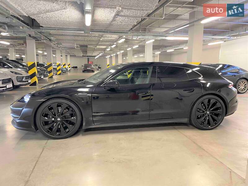 Седан Porsche Taycan 2023 в Киеве
