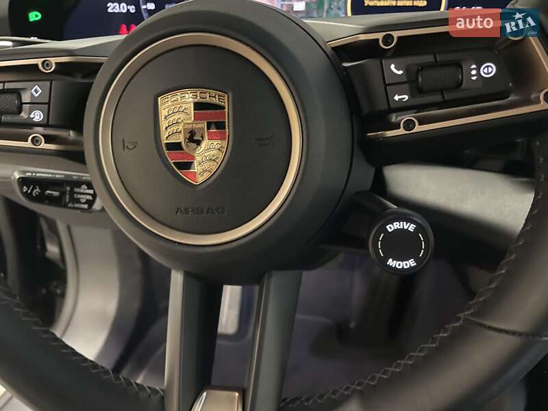 Седан Porsche Taycan 2023 в Киеве